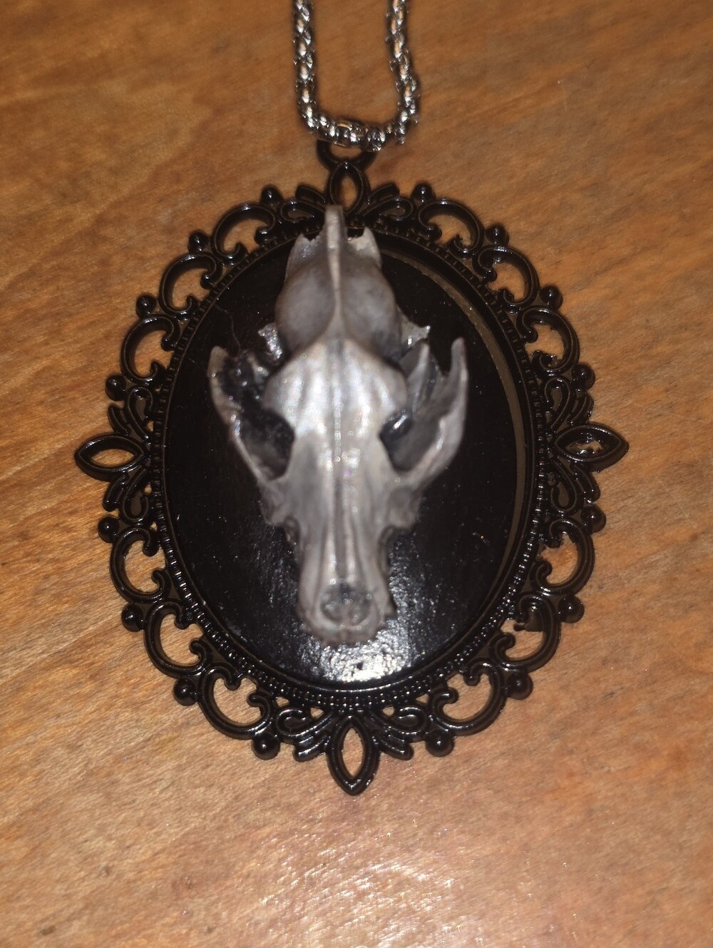 3D Wolf Skull Pendand Handpainted In Black Metal Frame On Chain Necklace